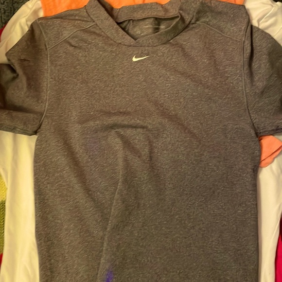 Woman’s Spandex Nike shirt - Picture 1 of 1